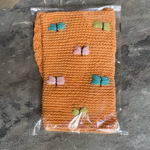 UO-Crochet Small Crossbody Bag - Picture 5 of 6